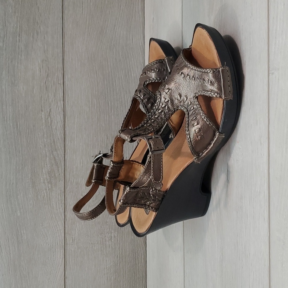 NEW Clarks Women Ankle Leather Heels Sandals shoes sz 7.5M